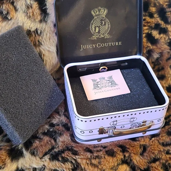 Juicy Couture Gold Chunky Chain Toggle Heart Pendant Necklace - Picture 6 of 8